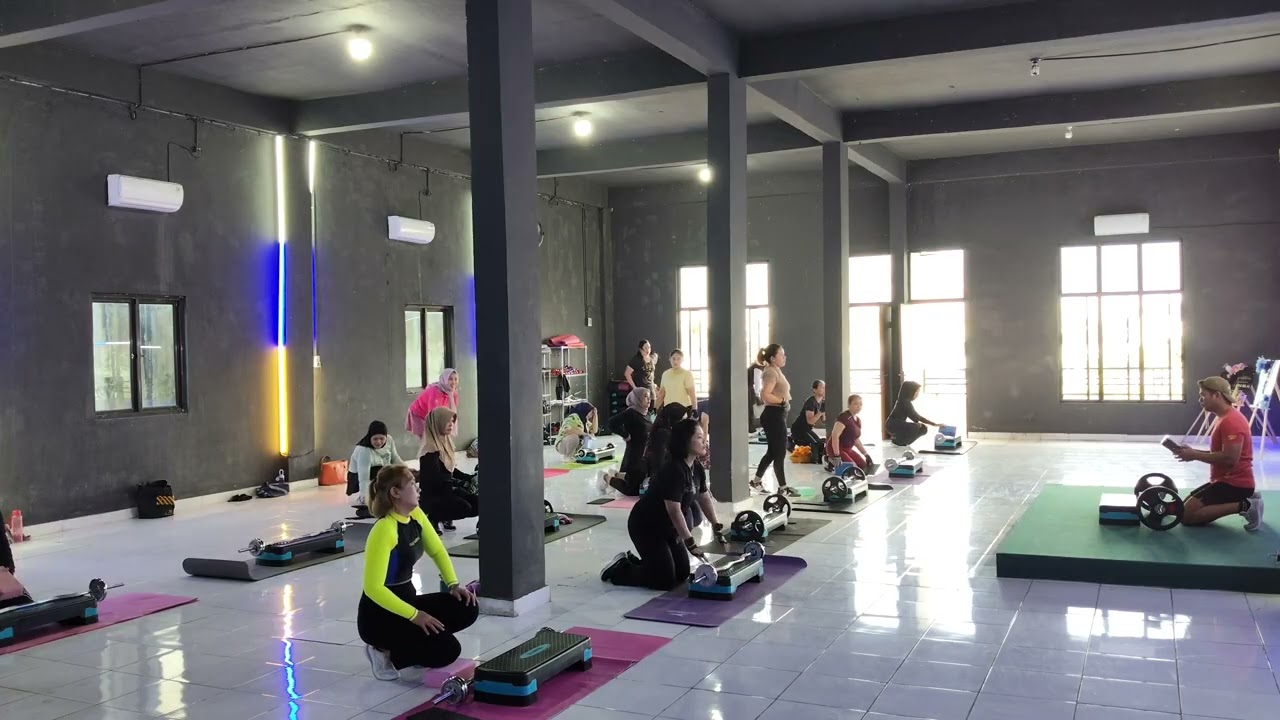 Tidak ada kata terlambat buat olahraga.. #staystrong  #happyworkout
