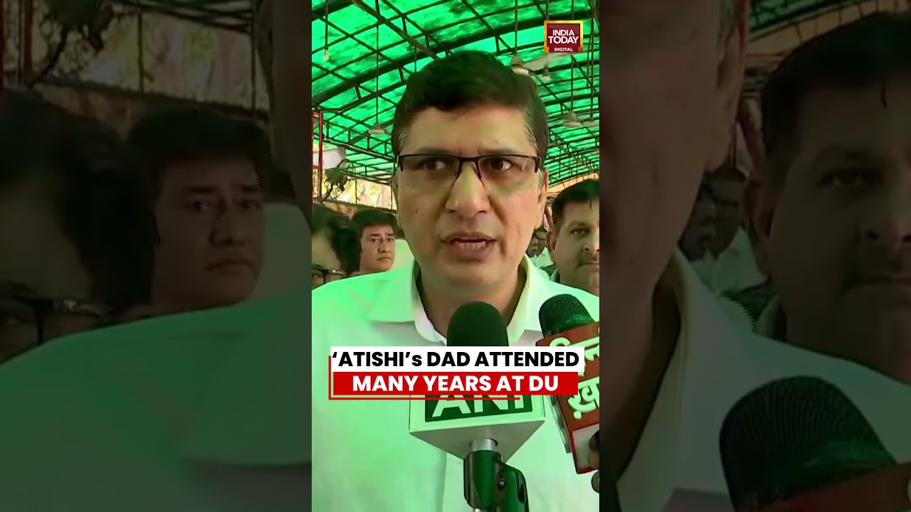 Saurabh Bhardwaj Attends Atishi&rsquo;s Father Vijay Kumar Funeral at Lodhi Road Cremation Ground