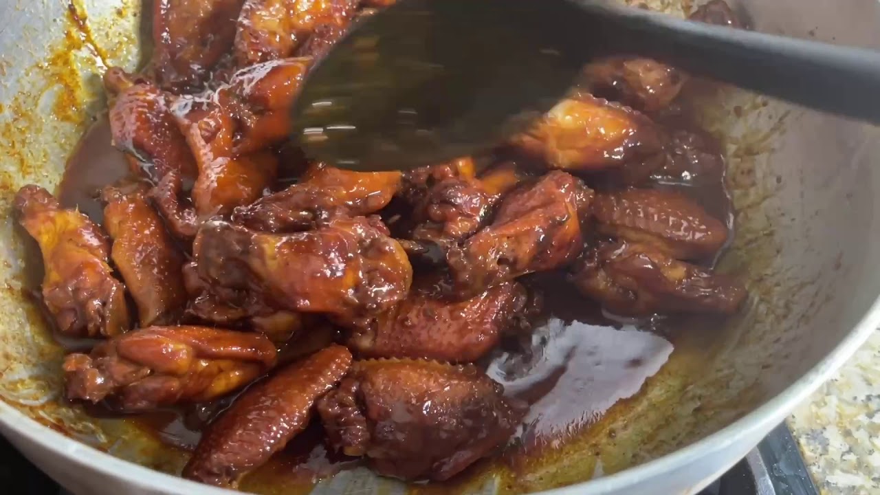 КАК ПРИГОТОВИТЬ ТУШЕНЫЕ КУРИНЫЕ КРЫЛЫШКИ С САХАРОМ