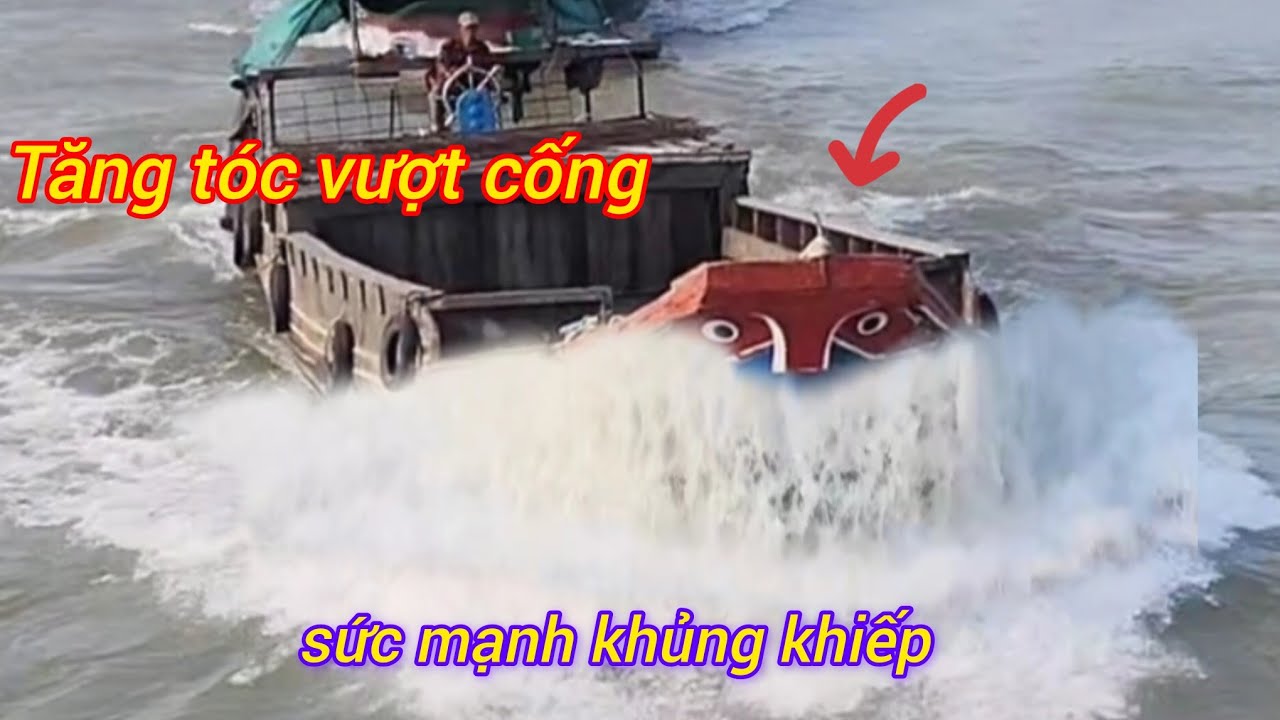 Ghe tàu tranh nhau vượt cống ngăn mặn trà vinh 