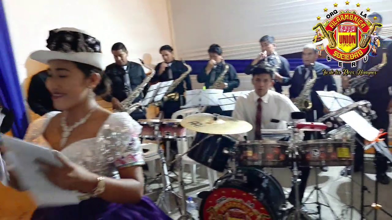 Orquesta  típica  la filarmónica  unión  sociedad  Perú  acompañando a Ruth  del Perú