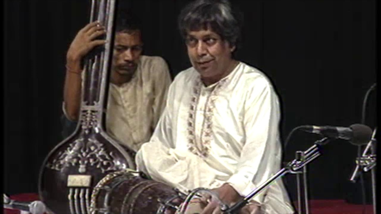 Pandit Birju Maharaj plays Dholki || Rare concert video ||