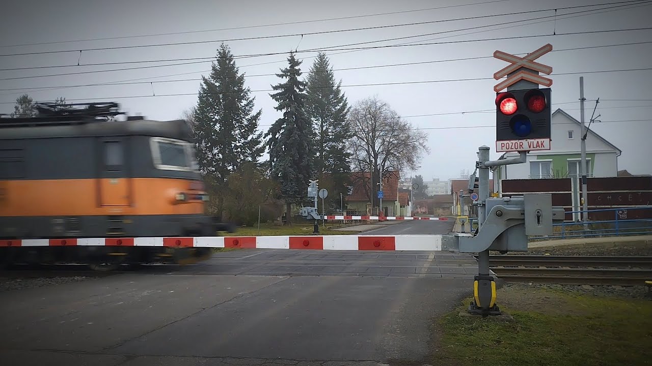 Železniční přejezd [P2409] Horní Počaply - AŽD 71 (Výstražník A)