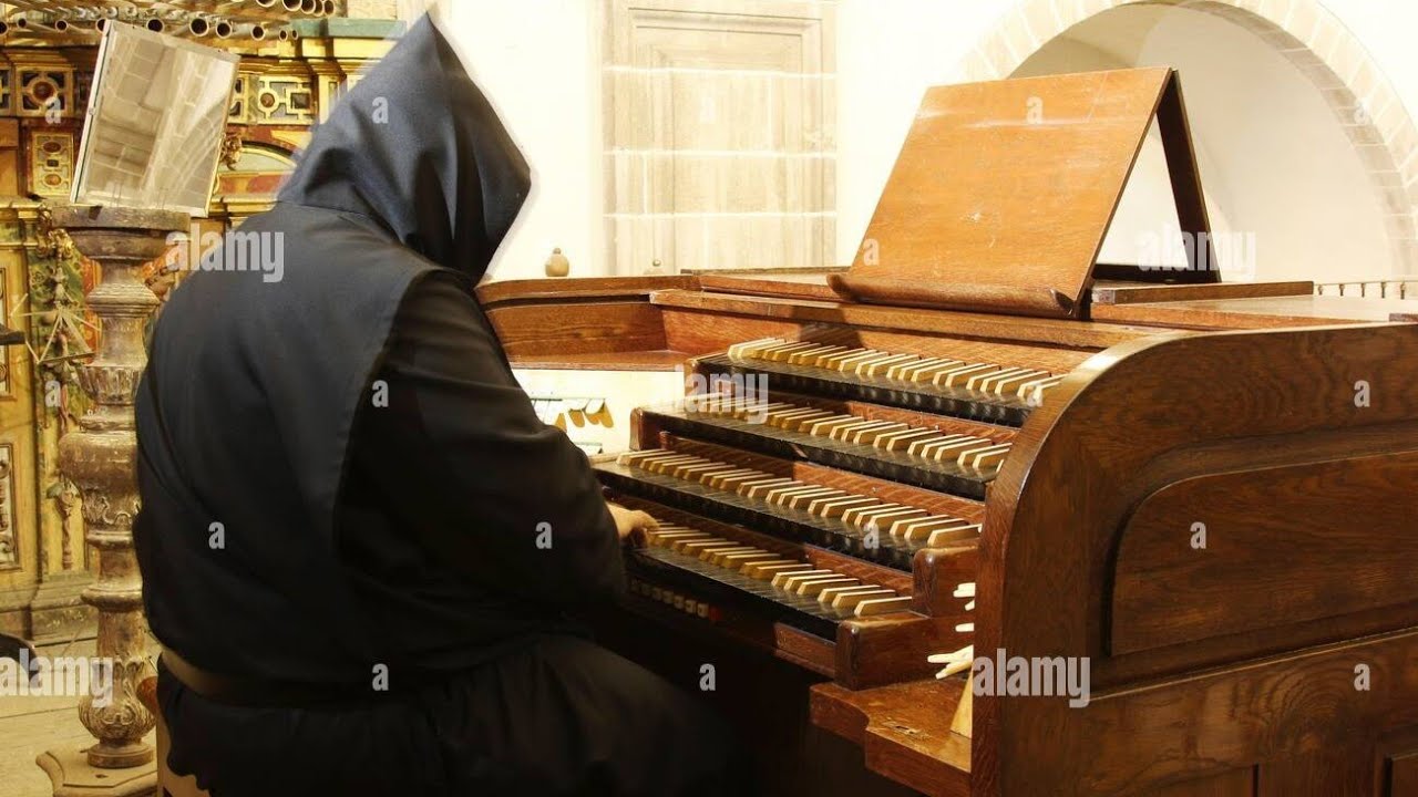 Watawa Wabenedictine, Abasia ya Ndanda Wakimsifu Mungu Katika Masifu, Pipe Organ Yatumika Kikamilifu