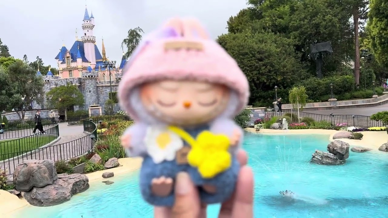 Labubu Have a Seat at Disneyland #popmart #labubu #labubuhaveaseat #disneyland #kasinglung