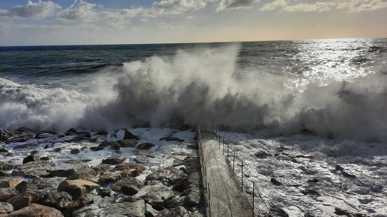 Mareggiata 5 metri di onda a Deiva Marina 02/11/2021🌬💨🌊🌊🌊🌊