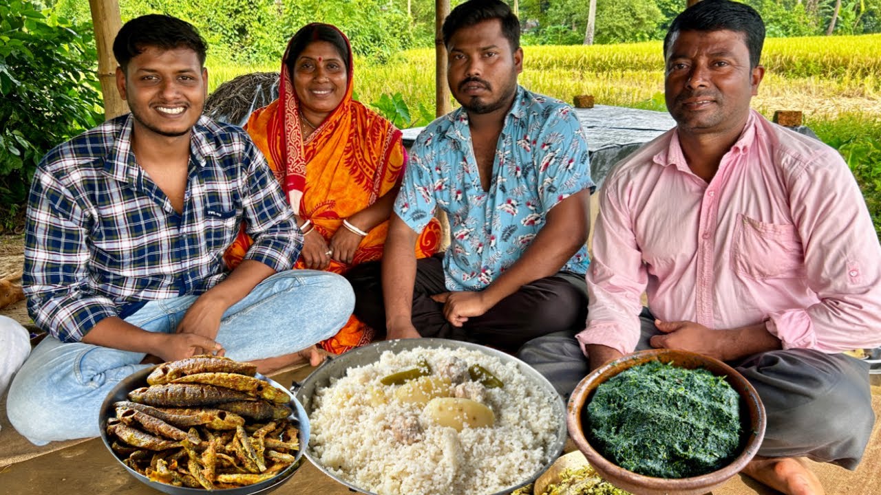 নদীর টাটকা বাটা মাছ ভাজা, টকশাক আর খারকোল পাতা বাটা দিয়ে খুদের ভাত জমিয়ে খাওয়া-দাওয়া।