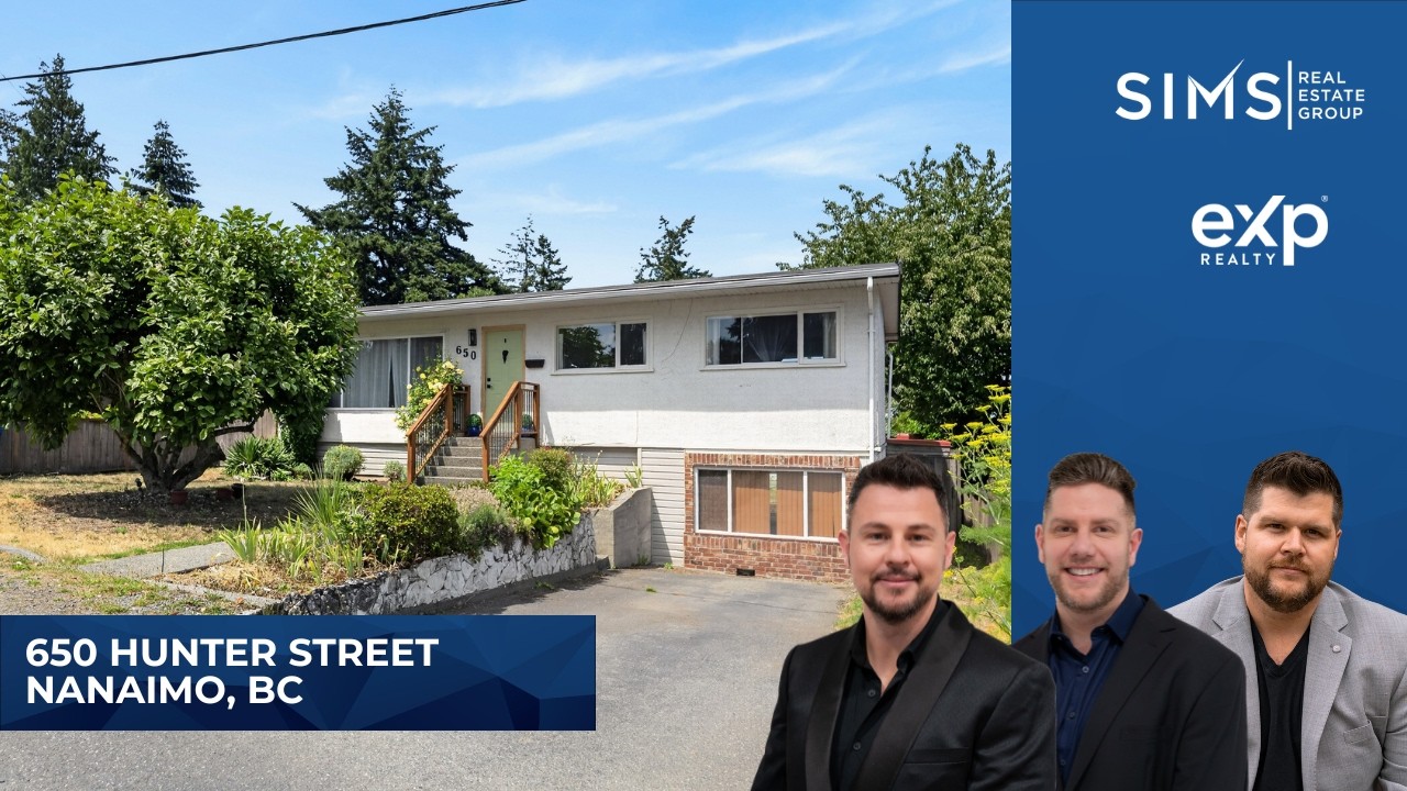 The Ultimate Summer Home In Nanaimo, Heated Pool + Tiki Bar!