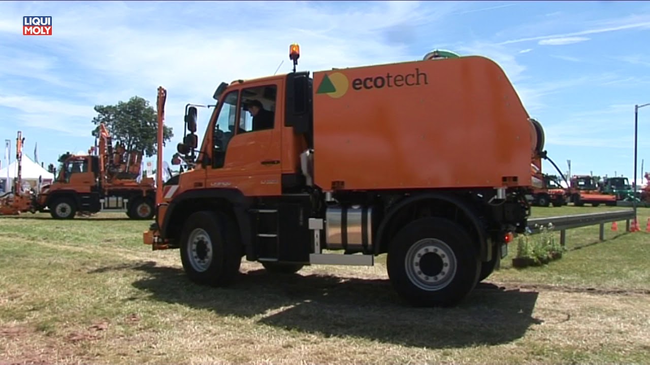 Onlinemotor Mercedes Unimog 218 mit Tankaufbau und Niederdruck Gießarm im Frontbereich und Hochdruck