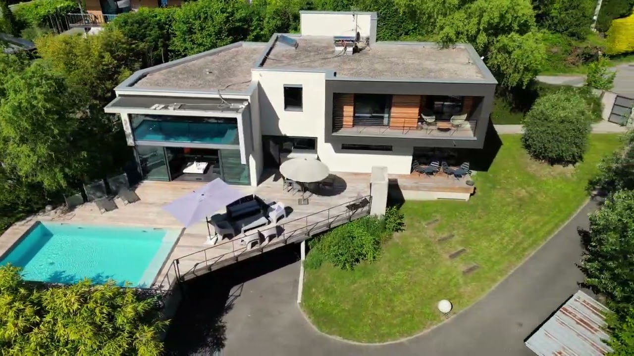 𝐀̀ 𝐋𝐀 𝐕𝐄𝐍𝐓𝐄 Thonon-les-Bains - Maison de 219 m&sup2; - Terrain d'environ 2 080 m&sup2; - Piscine - 4 chambres