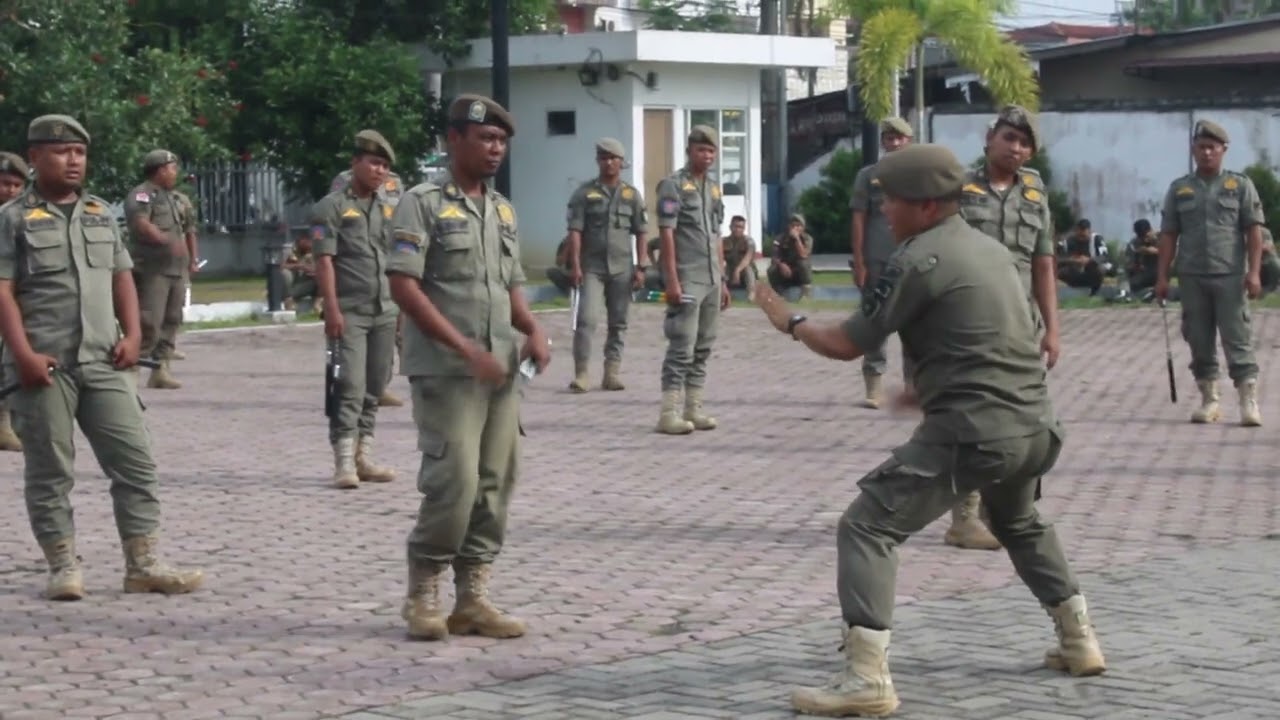 Rutinitas apel pagi di Halaman Kantor Satpol PP Provinsi Sumatera Utara (17/7/2023)