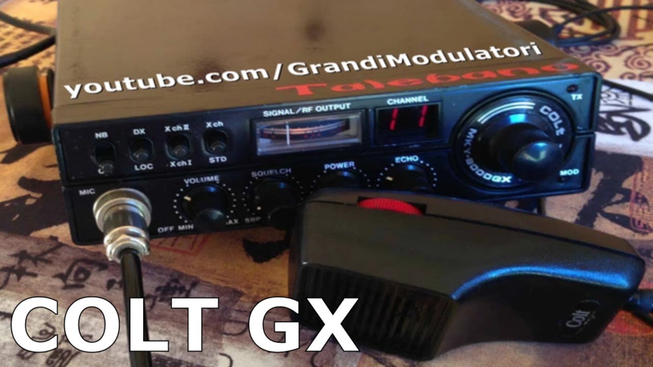 CB radio rozmawia z kierowcami ciężar&oacute;wek