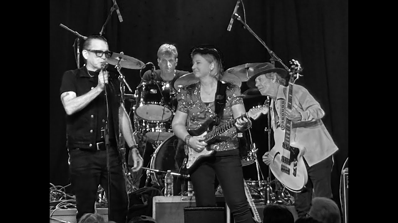 Tommy Castro singing   I Feel That Old Feeling Coming On