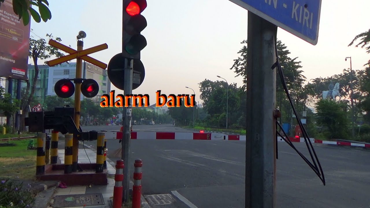 Alarm baru perlintasan kereta api royal plaza wonokromo surabaya