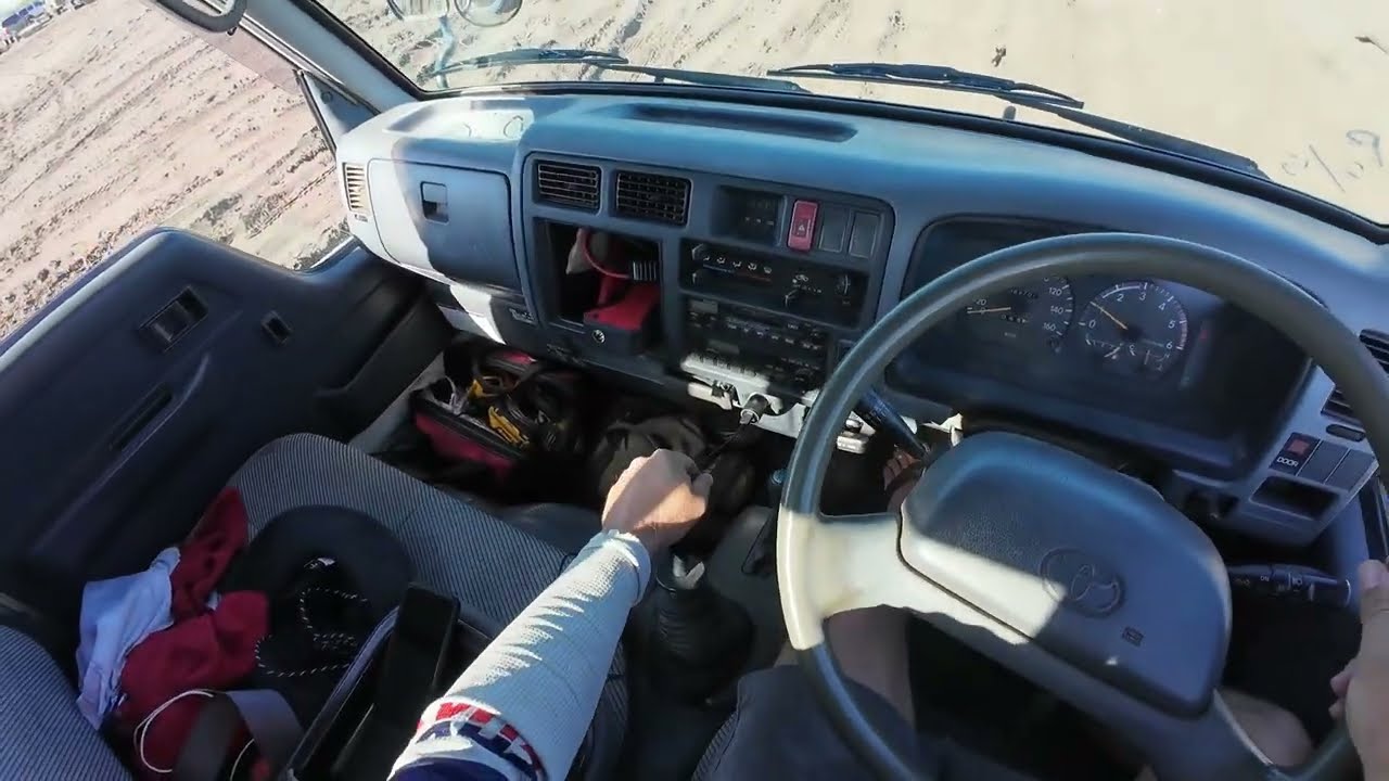 Toyota Dyna 2.8L Diesel Top Speed!