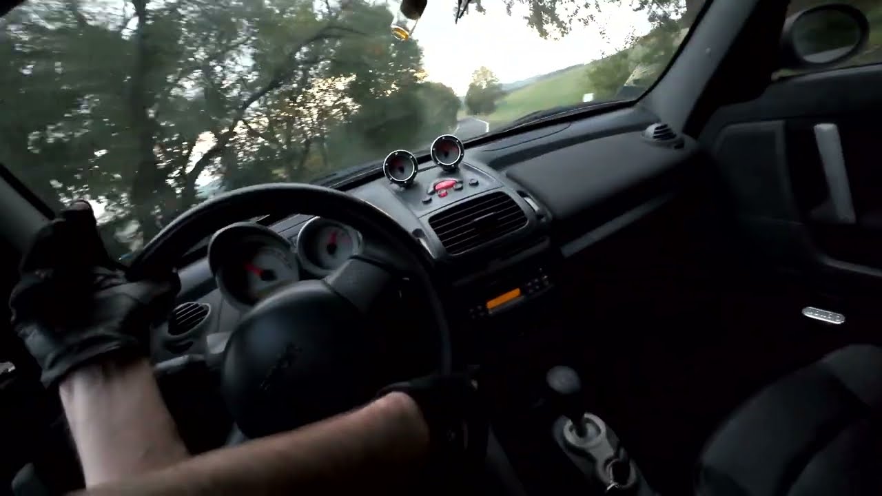 Smart Roadster 2003 at Twilight: Three-Cylinder  Downhill Torture (POV)