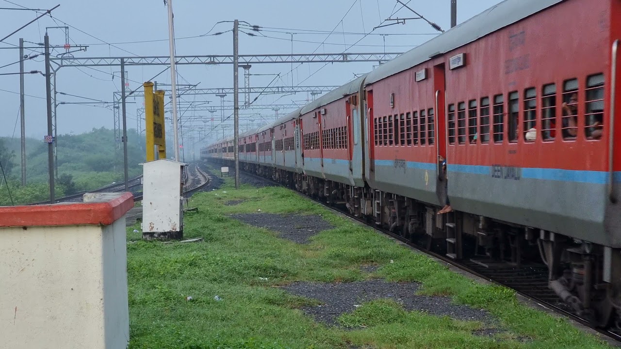 05301 - Bandra Terminus Summer Special (GKP - BDTS) With Madly Honking ITRASI WAP4 Skip Limkheda