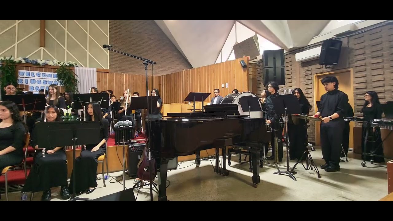 Kingsway College Concert Band plays 