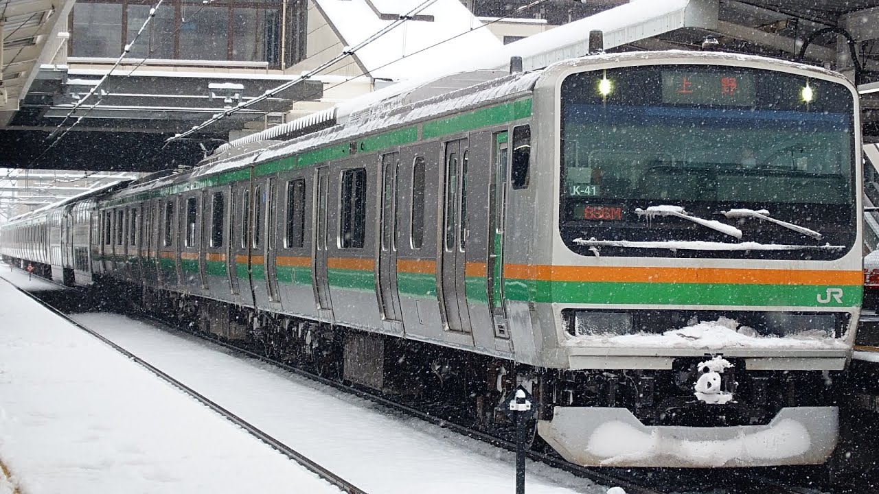 首都圏でも積雪！雪にも負けず走る高崎線！