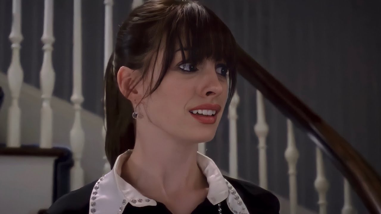 THE DEVIL WEARS PRADA &ldquo;Andrea delivering the book