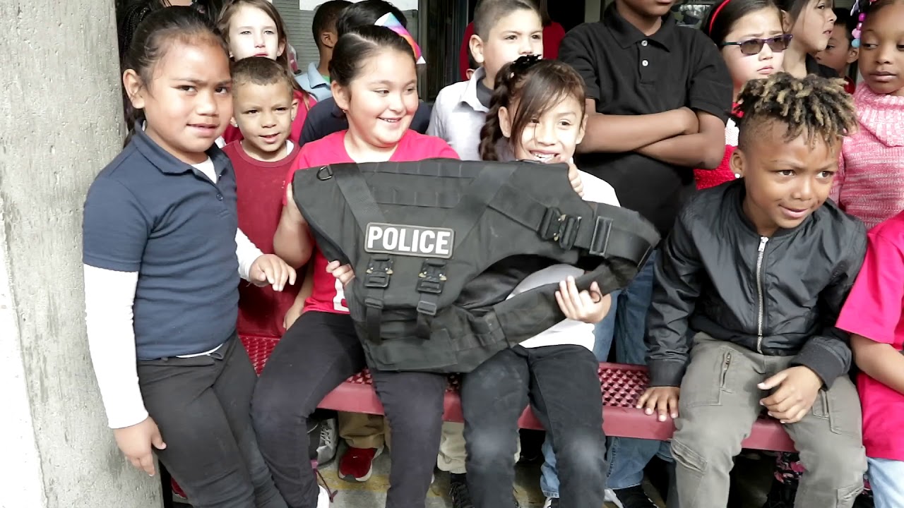 Antioch Police Visit Mission Elementary School