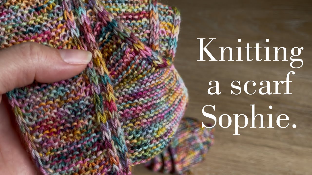 Knitting a scarf Sophie. #knittig #scarf #knitting