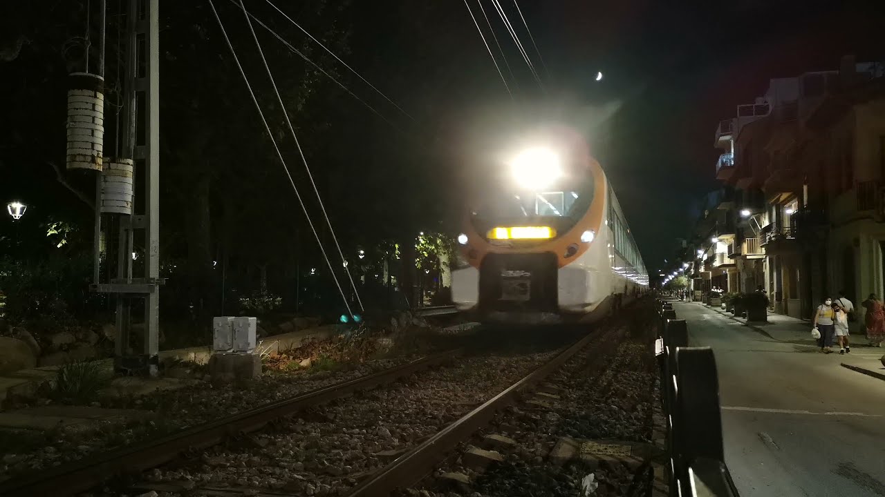 Bocinazos de una 465 en Calella