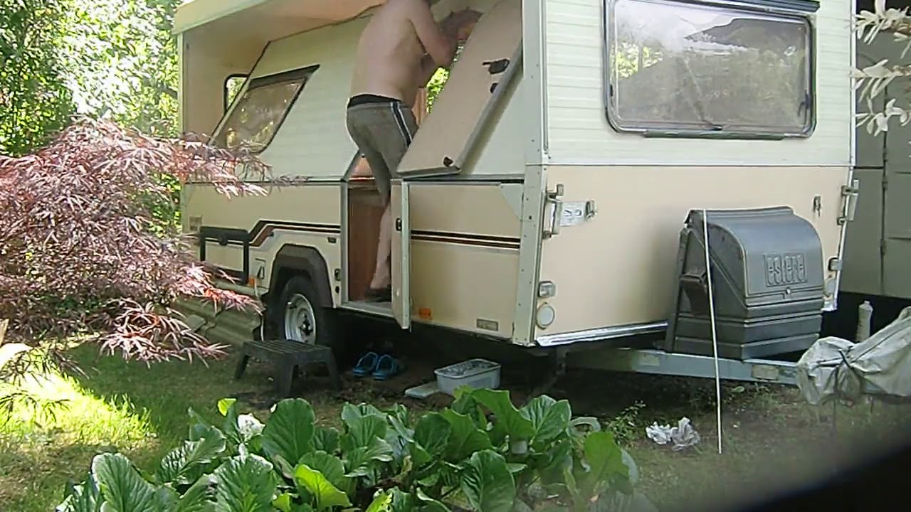 Klapp-Wohnwagen ,ESTEREL' aufrichten (850 Kg Ges.-Gewicht)