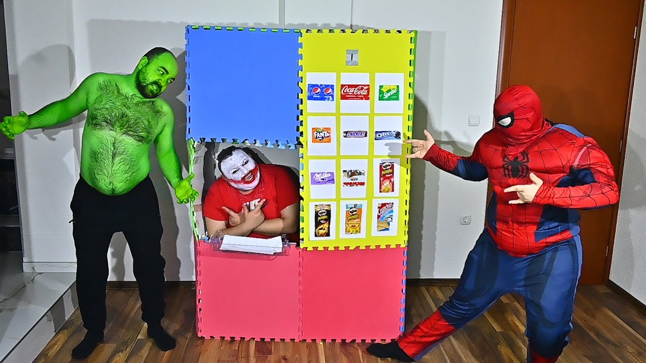 Pretend Play Superheroes VS Joker Vending Machine
