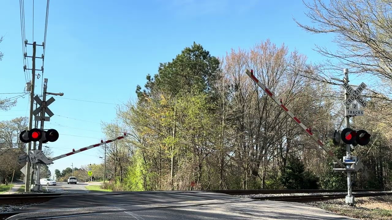 Amtrak P040 Passing The Tingen Road Crossing In Apex NC As They head North to Chicago IL