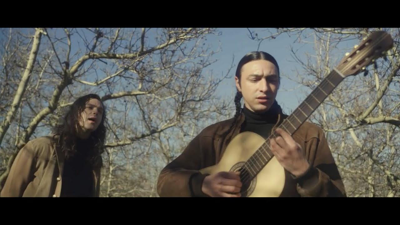 Plumas - Mis Hermanos Sueñan Despiertos (video oficial)