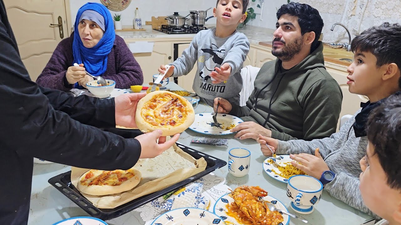 من عجينة الخبز طلعت بيتزا وفخار باللحم.. وتارت كنافة بالقشطة تنسيك في التعب👌🏻
