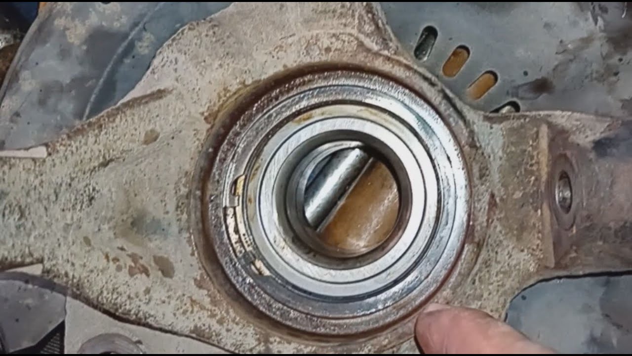 How to Replace a Front Wheel Bearing. Toyota yaris MK 1.