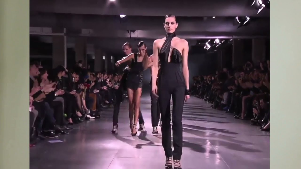 Fashion Girl Fails, Top Models Falling... Lots of Laughs...