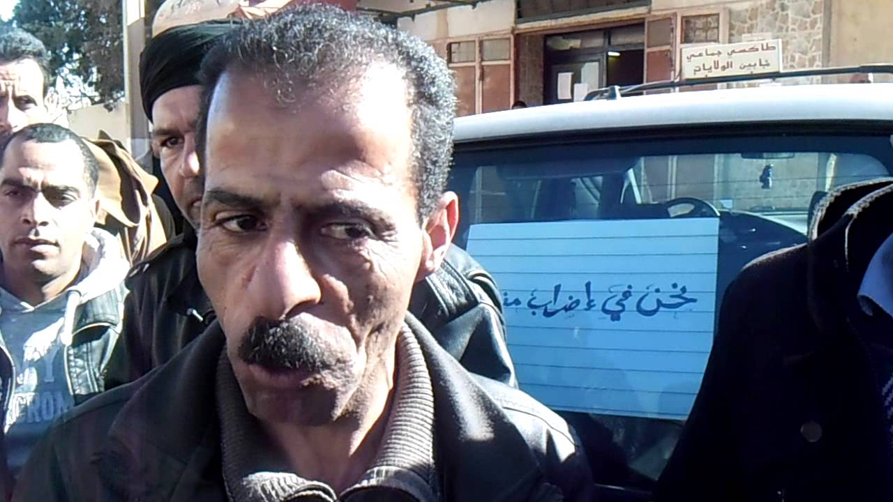 سائقي سيارات الأجرة و الحافلات بقصرالشلالة ولاية تيارت في إضراب مفتوح