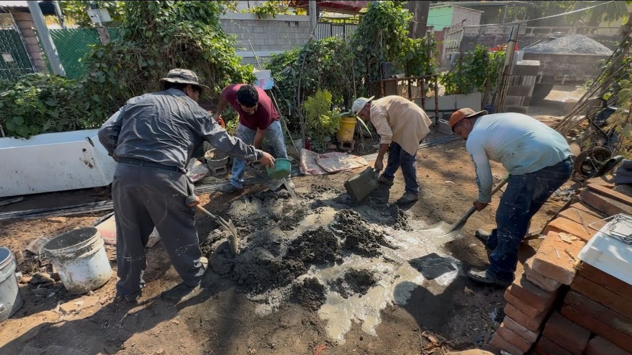 🟣Día 4 de construcción de la CASA de la abuelita Blanca/Tenemos nuevo ayudante para construcción⛏️