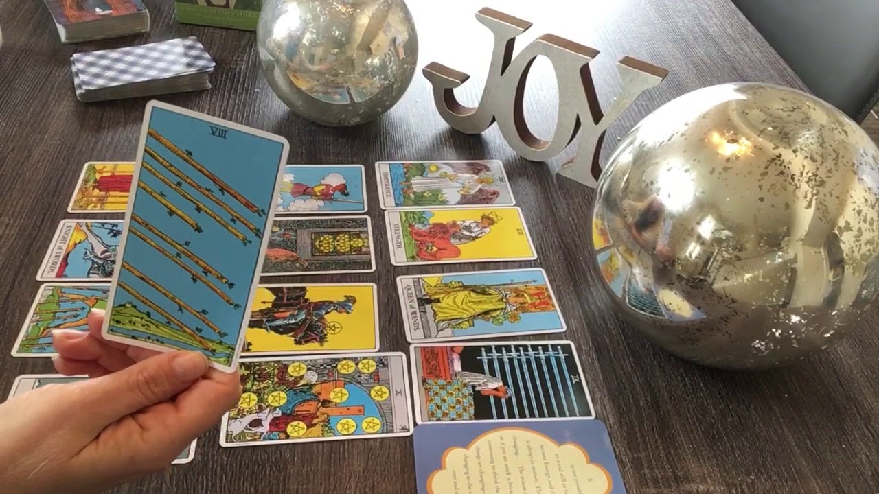 PISCES 2020 Tarot Predictions:  You will meet someone who changes your life❤️