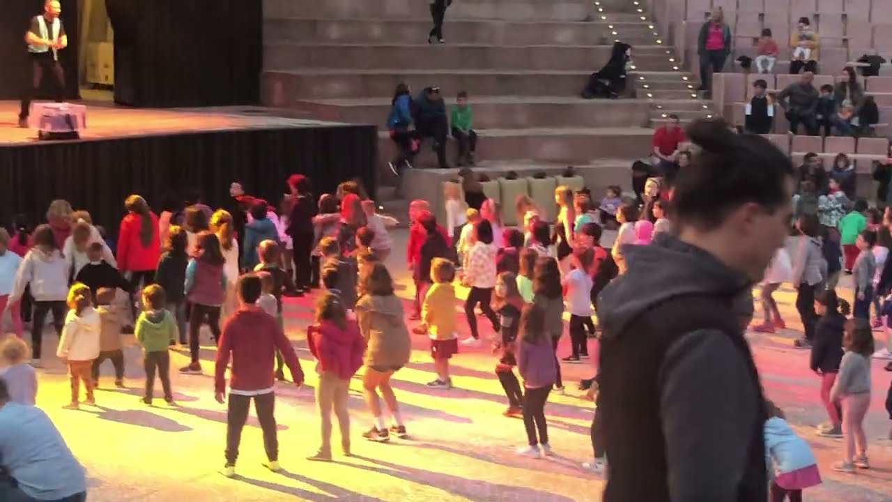 “Cowboy” coreografía para niños | Espectáculo cada noche  en Anfiteatro del Sangulí