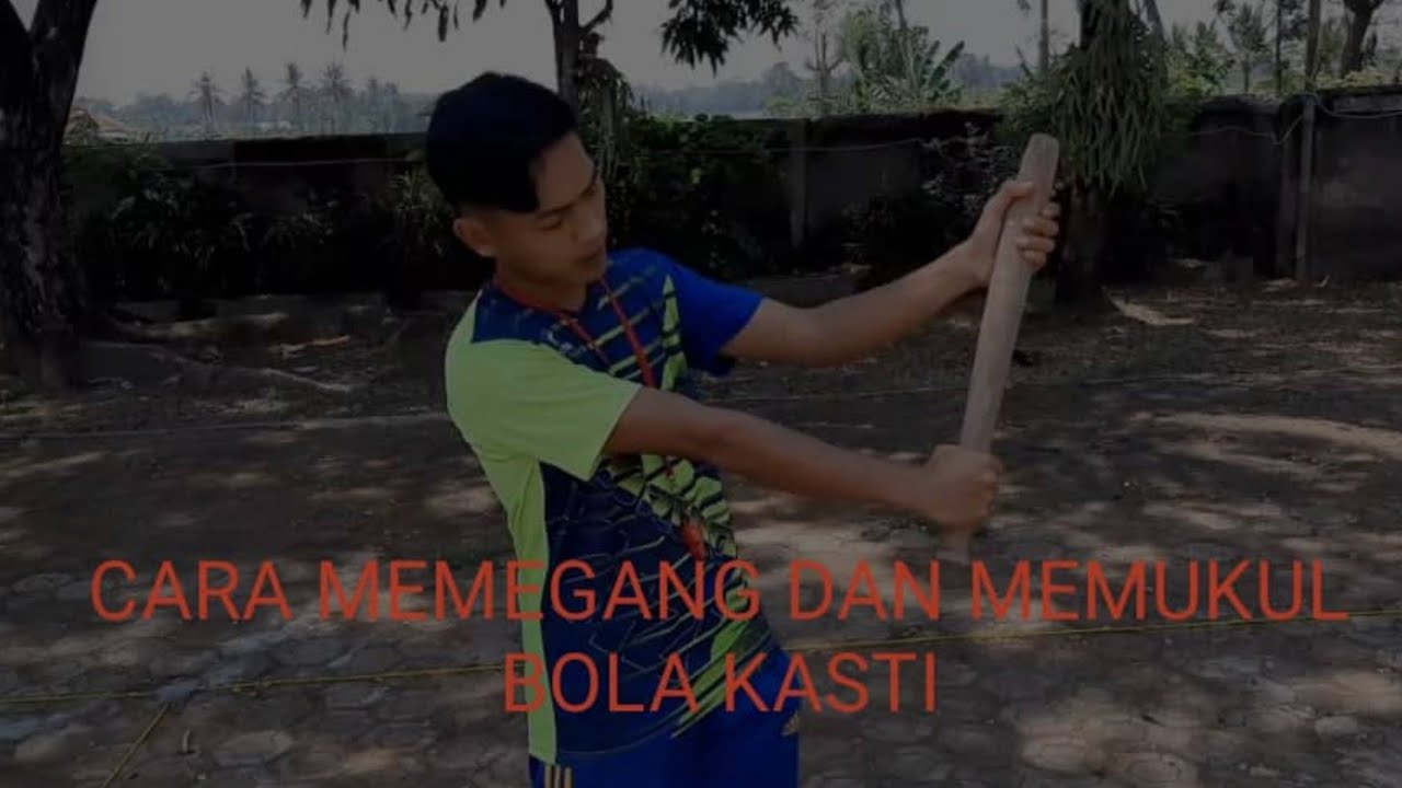 Cara memegang dan memukul bola pada permainan Tradisional Kasti (Kelas VI)