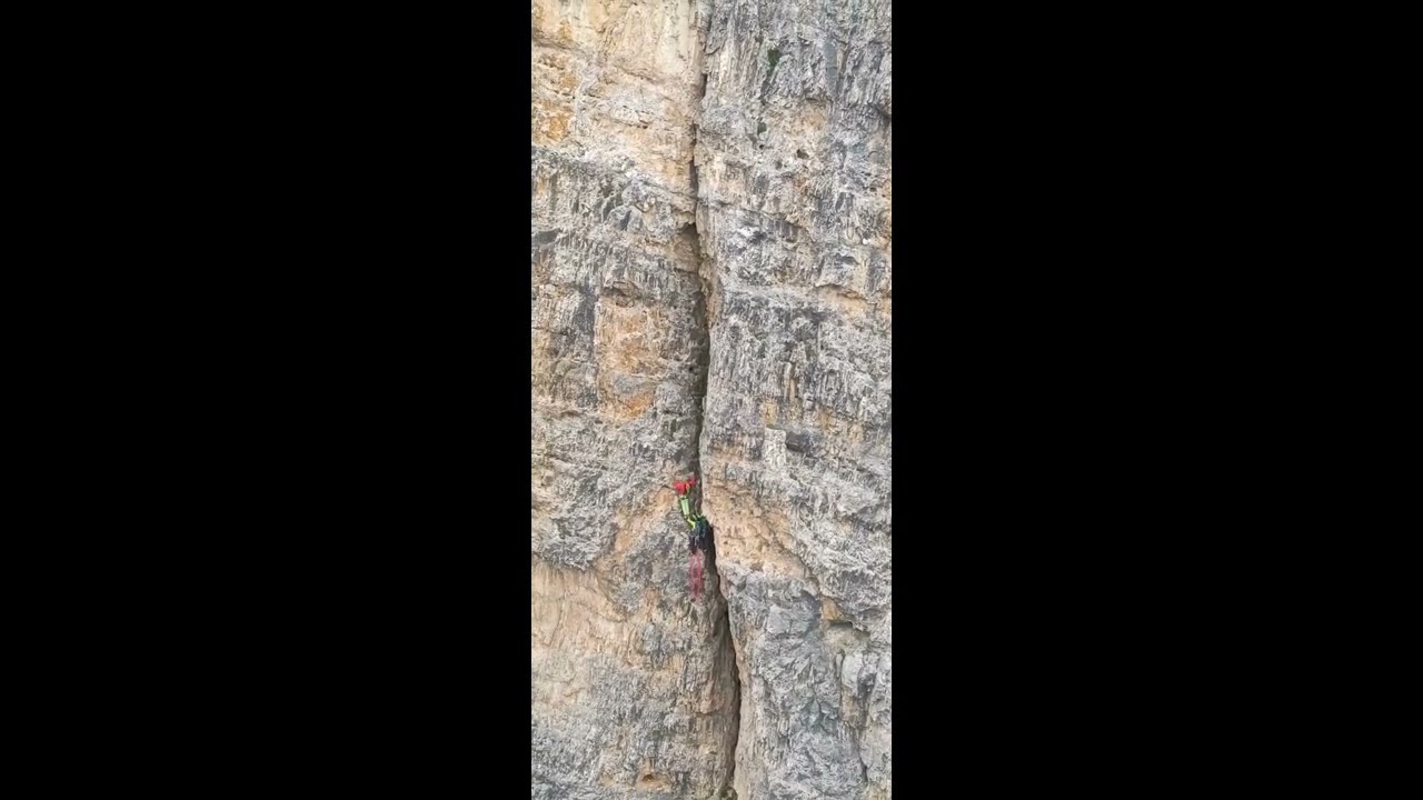 Tofana di Rozes, il difficile intervento per recuperare 3 scalatori