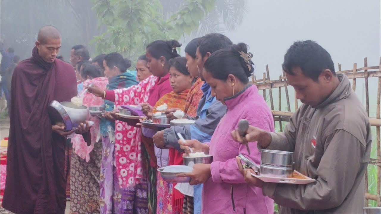 আজ পুজনীয় ভান্তে খাগড়াছড়ি কালাডেবা পাড়াই আজ ১ দিনে পিন্ডাচরন......।  From In Bangladesh’s