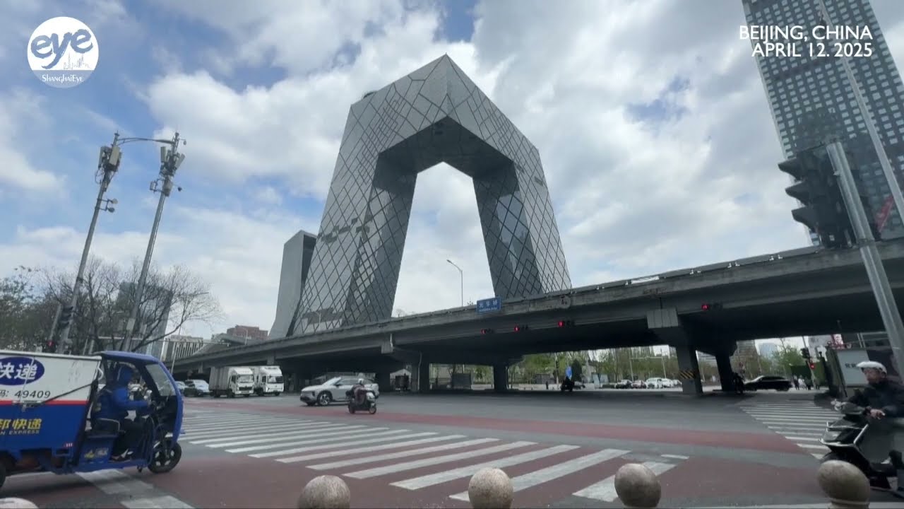 RAW SCENE in Beijing: Typhoon-like gale hits China's capital