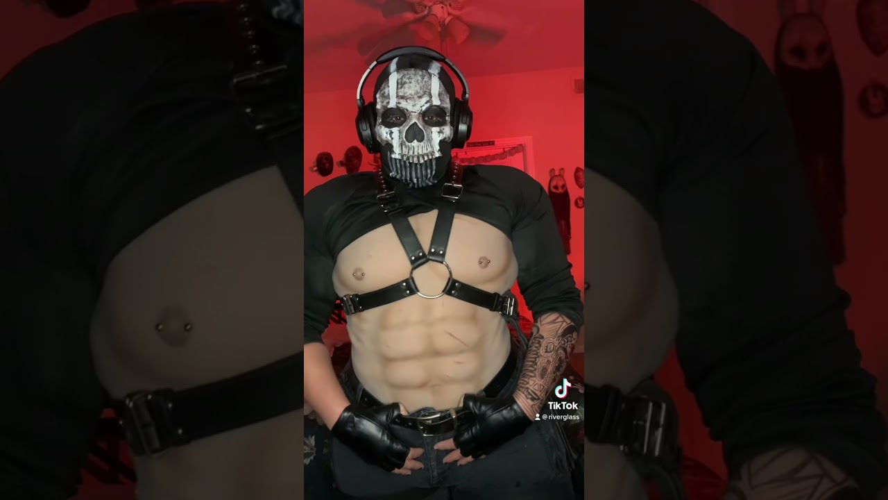 Call of Duty Modern Warfare 2 Ghost Cosplay Transformation