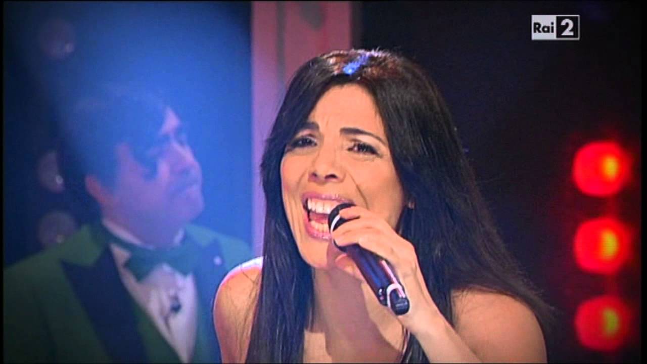 Mietta Elio e le Storie Tese in To love somebody dei Bee Gees con Nek alla batteria. Live