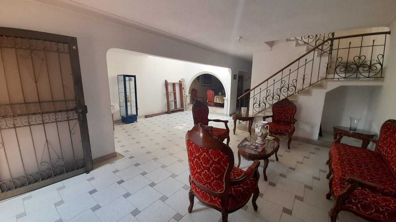 Se vende casa esquinera de dos pisos más terraza Barrio Popular Modelo Palmira Valle Colombia