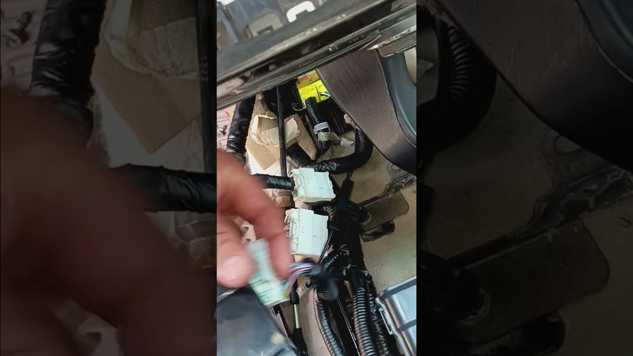 2013 infinity screen and radio not working 