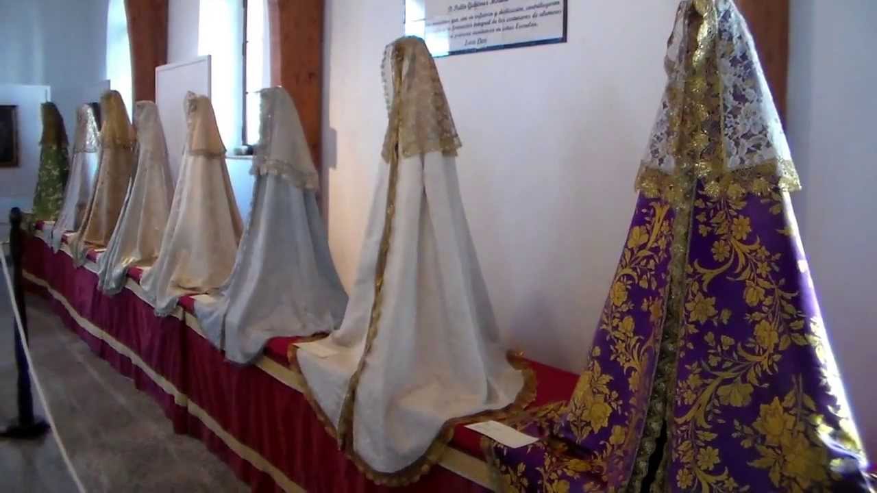 Exposicion de Mantos de la  Virgen  de Valme (del 1 al 17 de Octubre 2013)