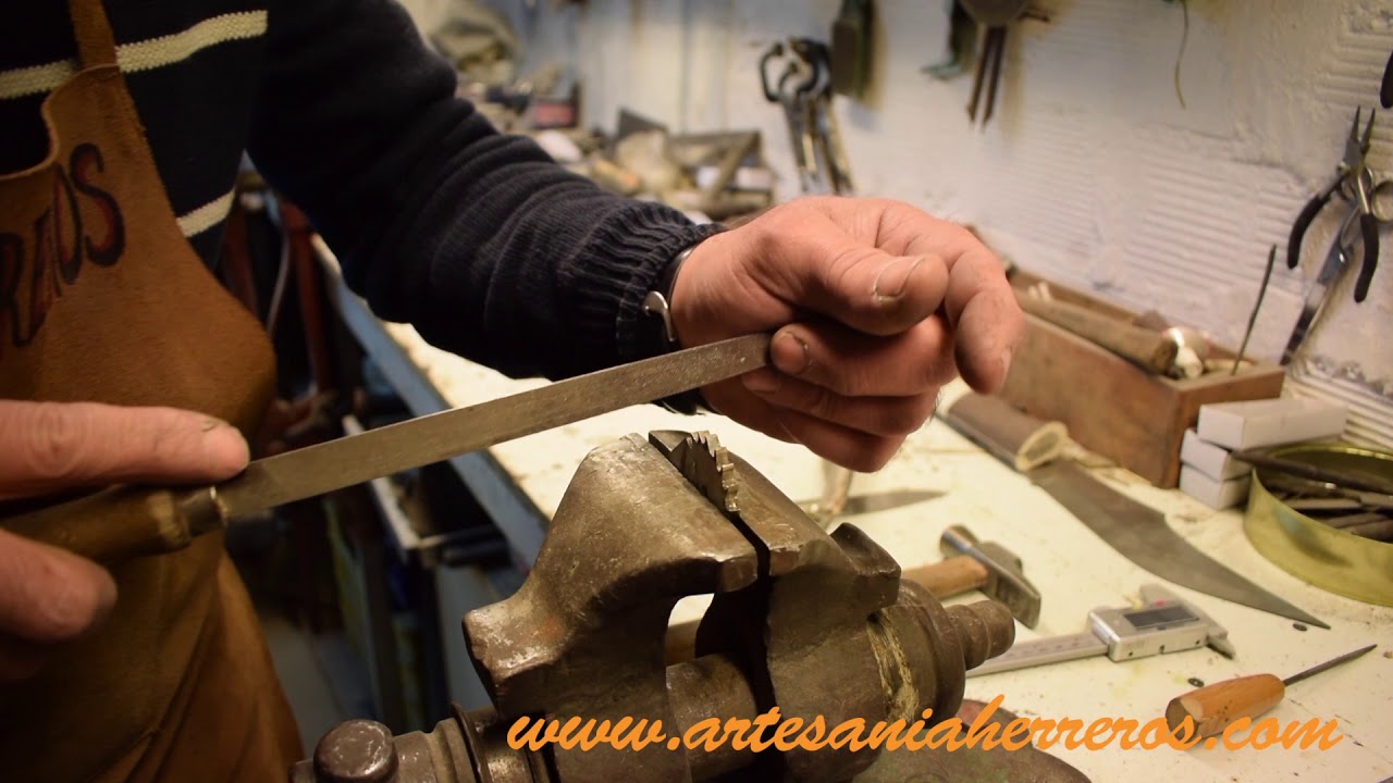 How to make a carraca teeth of a clasical pocket knife