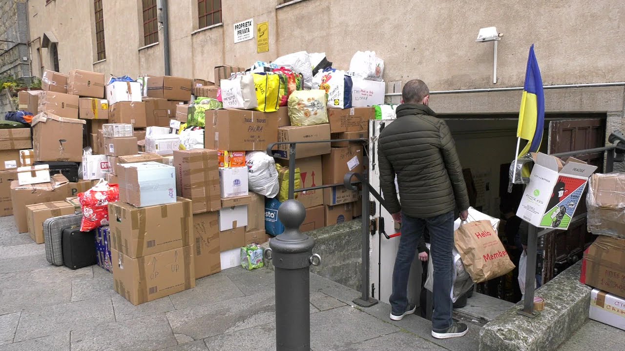 La solidarietà di Genova per la comunità ucraina: centro di raccolta inondato di donazioni