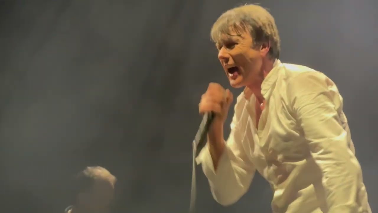 Suede - Personality Disorder (live) - 013 Poppodium, Tilburg, Netherlands, 11 March 2026
